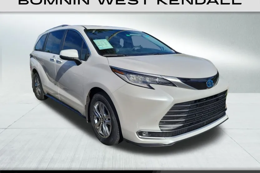 2024 Toyota Sienna Limited photo 1