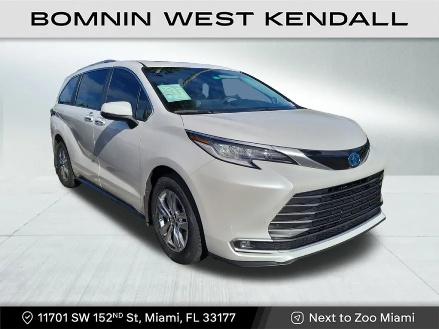 2024 Toyota Sienna Limited photo 1