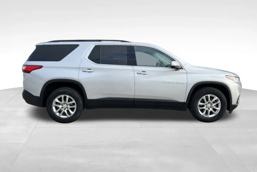 2021 Chevrolet Traverse 1LT photo 1
