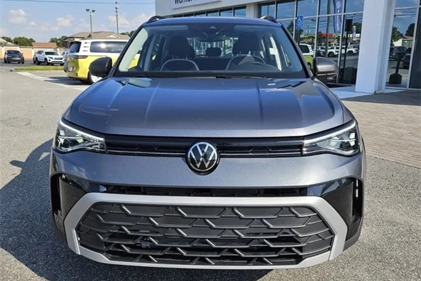2025 Volkswagen Taos S photo 1
