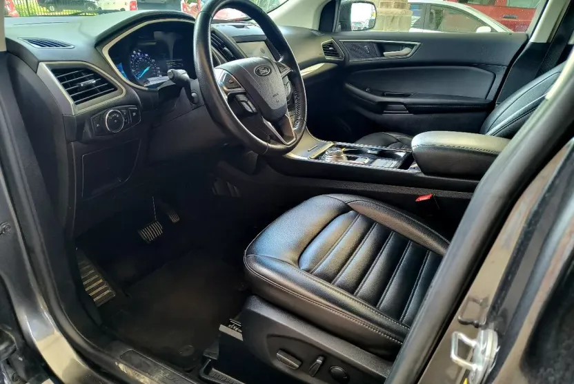 2020 Ford Edge SEL photo 1