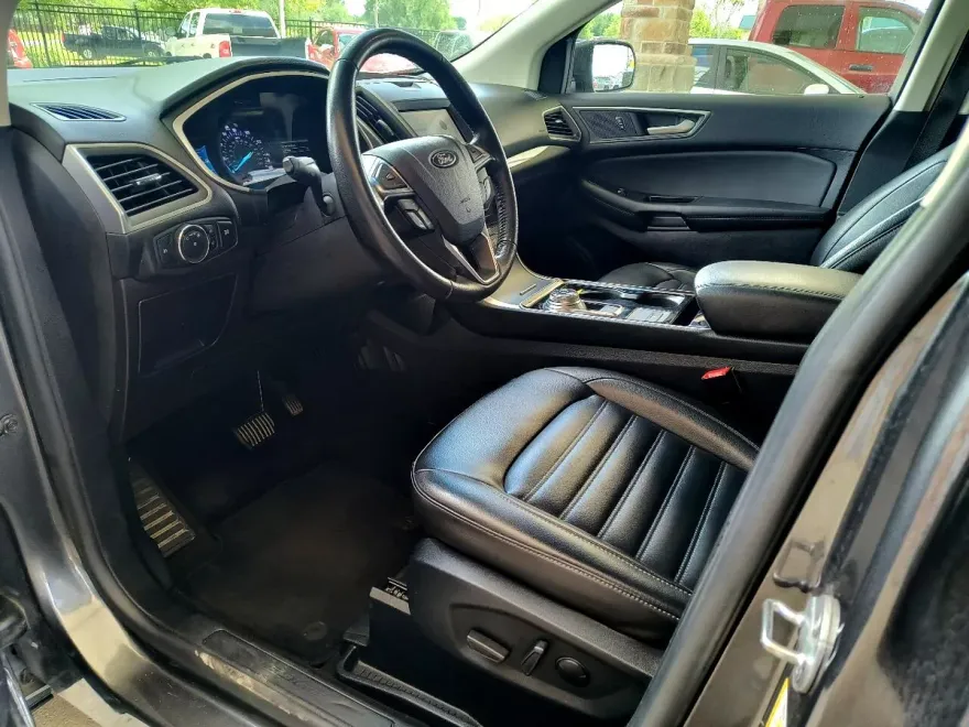 2020 Ford Edge SEL photo 1