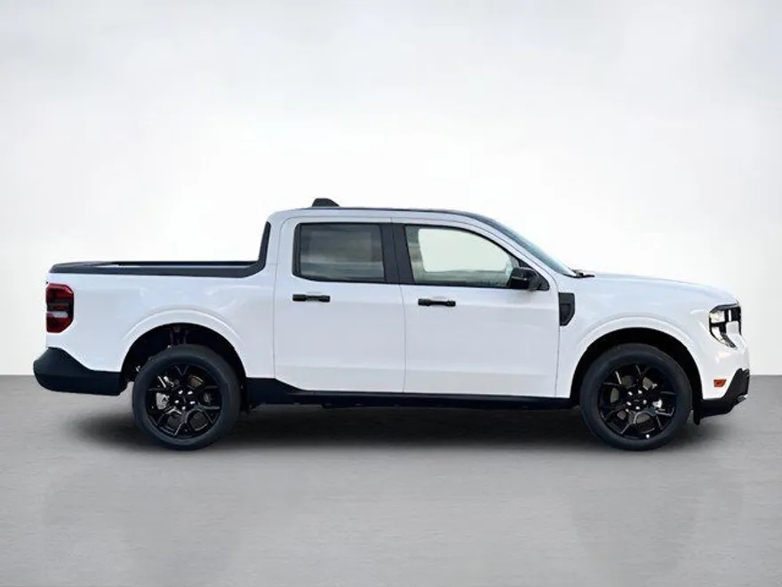 2025 Ford Maverick XLT photo 1
