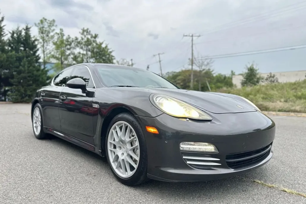 2010 Porsche Panamera 4S photo 1