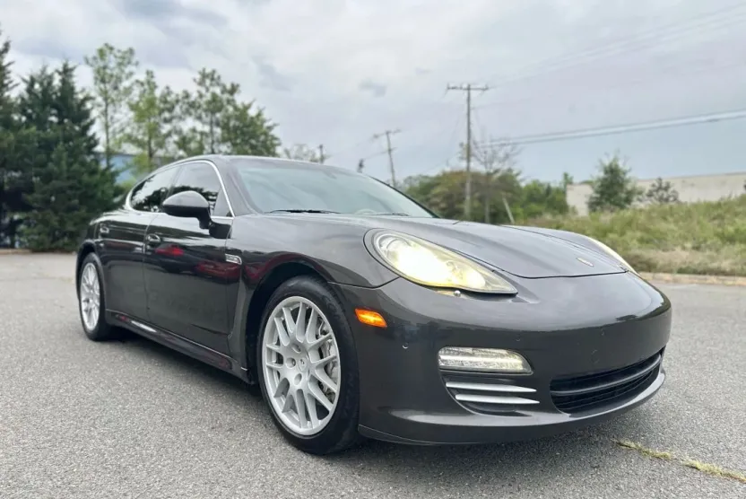 2010 Porsche Panamera 4S photo 1