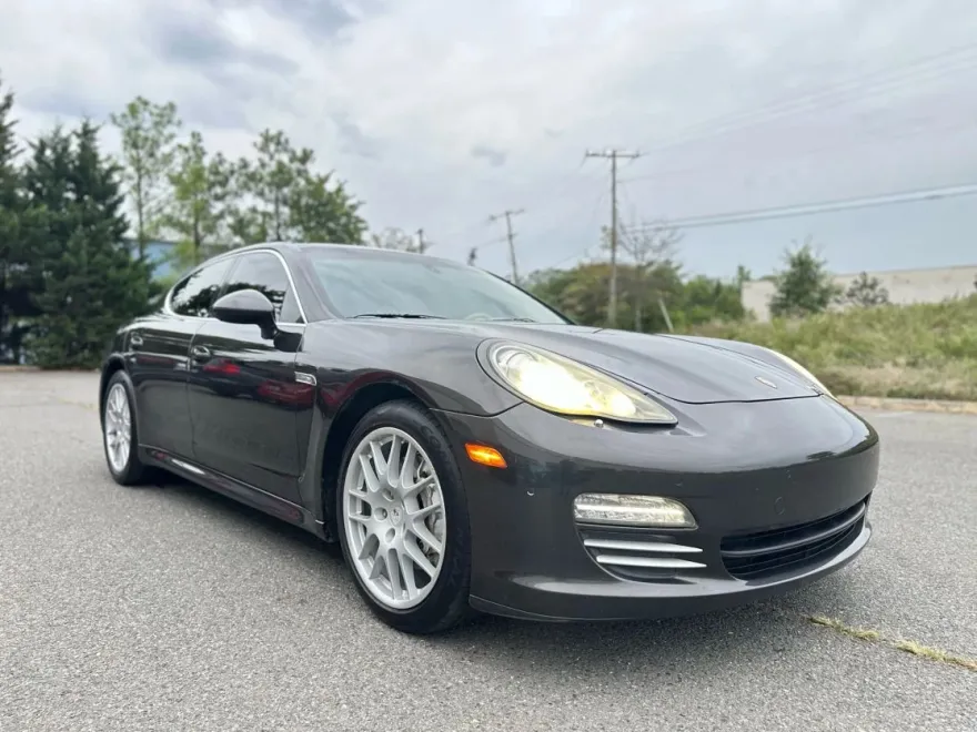 2010 Porsche Panamera 4S photo 1