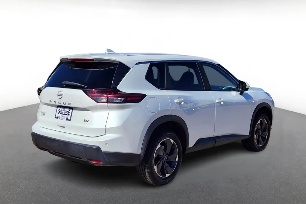 2024 Nissan Rogue SV photo 1
