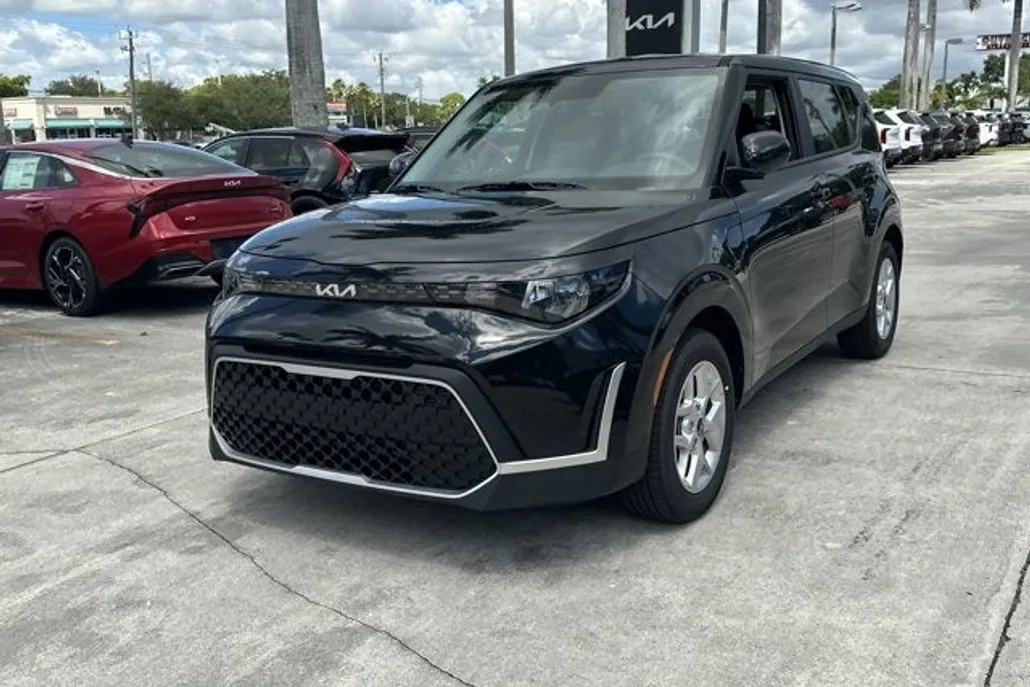 2025 Kia Soul S photo 1