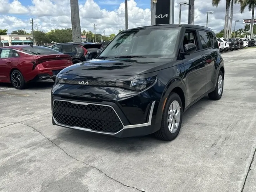 2025 Kia Soul S photo 1