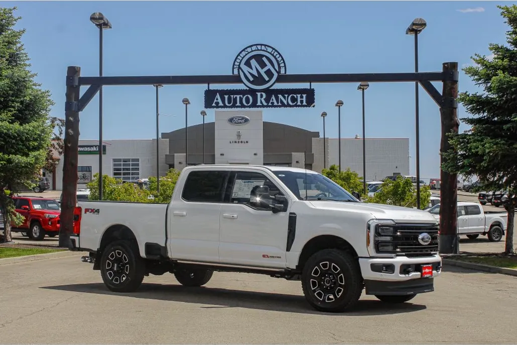 2025 Ford F-250 Platinum photo 1