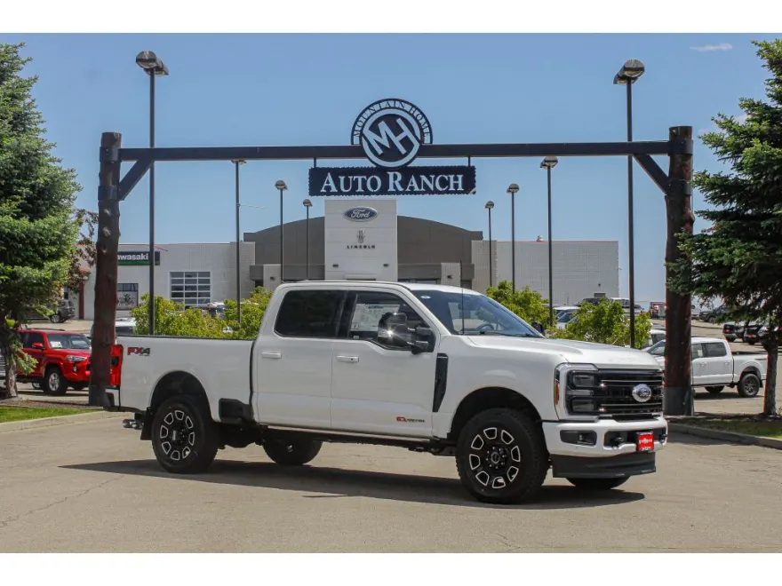 2025 Ford F-250 Platinum photo 1