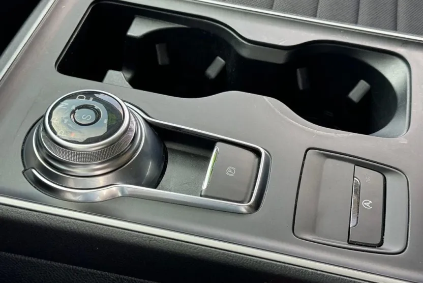 2022 Ford Edge SE photo 1