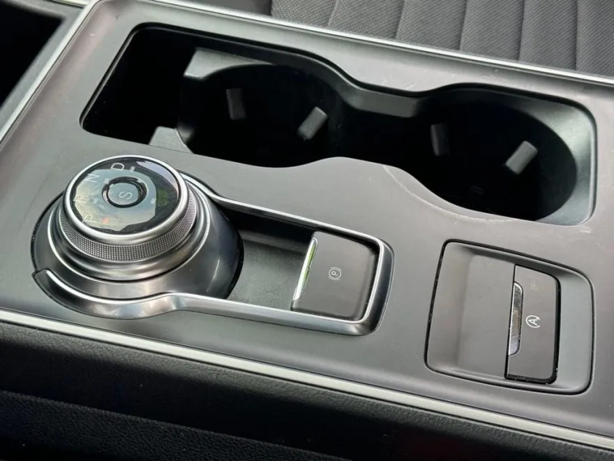 2022 Ford Edge SE photo 1