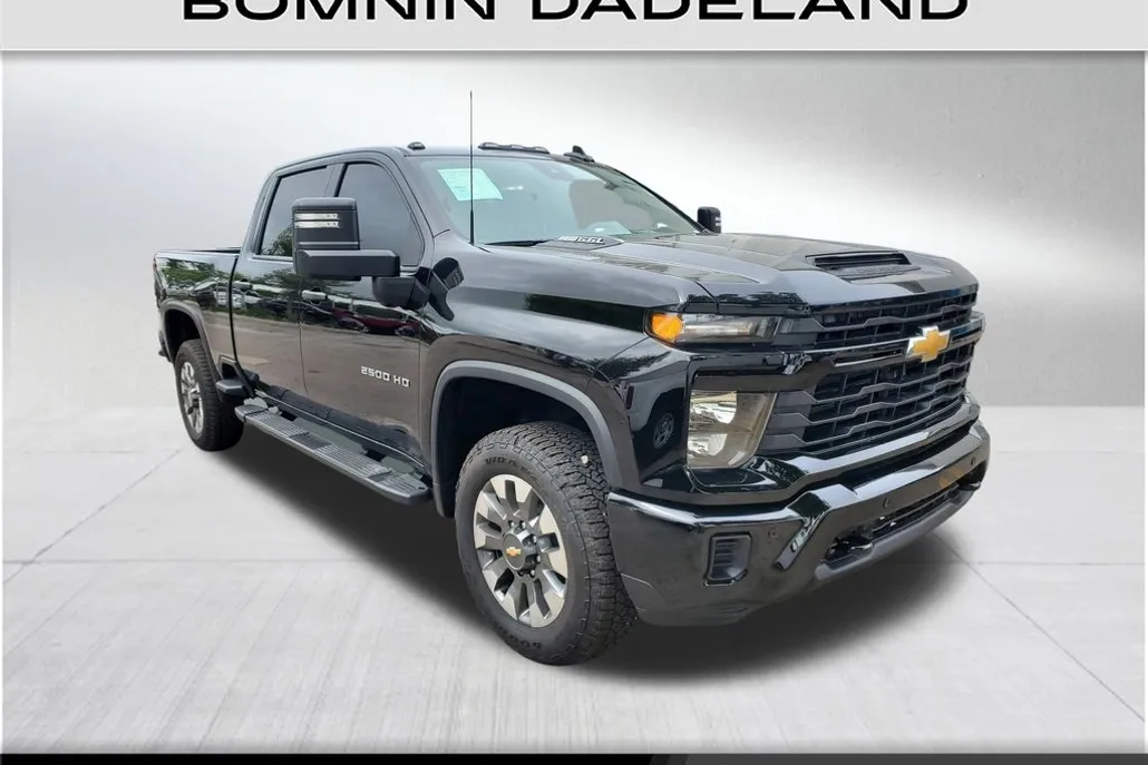 2025 Chevrolet Silverado 2500HD Custom photo 1