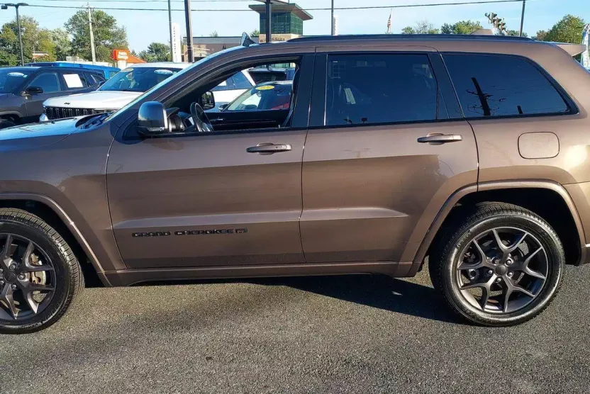 2021 Jeep Grand Cherokee Limited photo 1