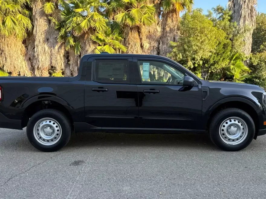 2025 Ford Maverick XL photo 1