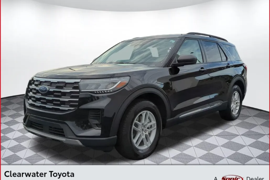 2025 Ford Explorer photo 1