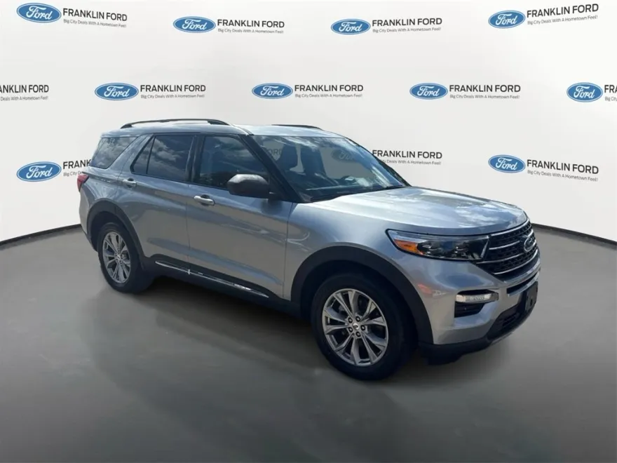 2023 Ford Explorer XLT photo 1