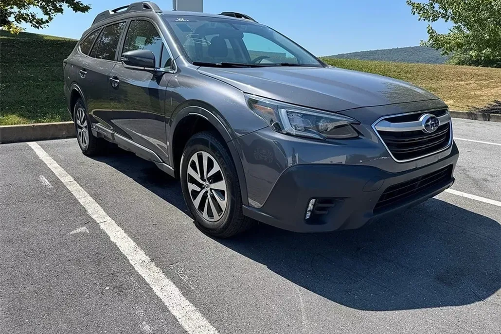 2022 Subaru Outback Premium photo 1