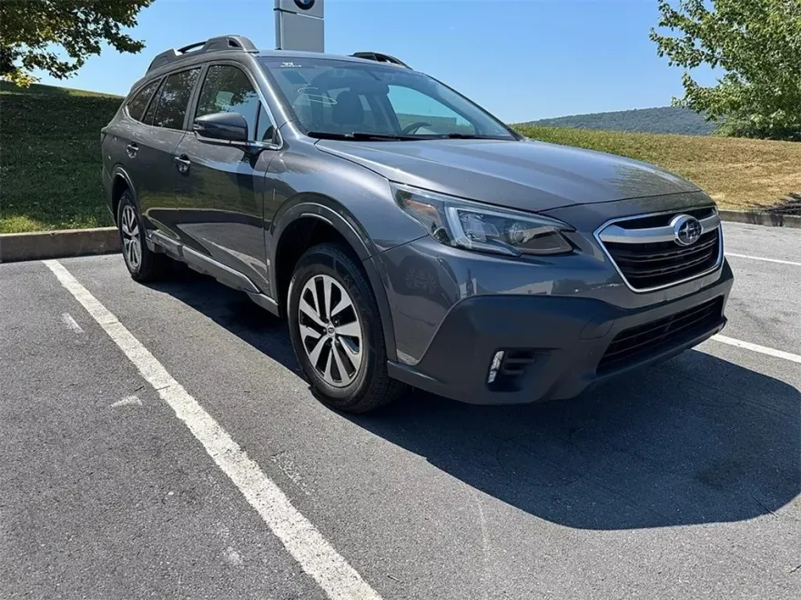 2022 Subaru Outback Premium photo 1