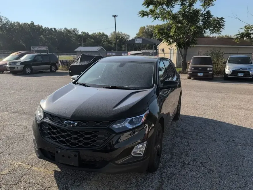 2019 Chevrolet Equinox LT photo 1