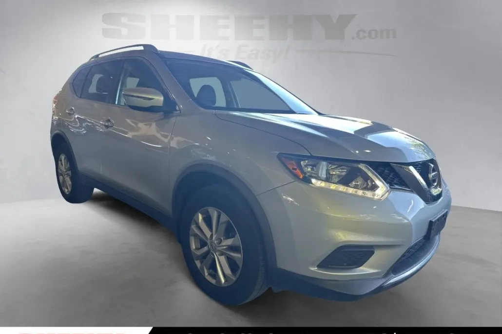 2016 Nissan Rogue SV photo 1