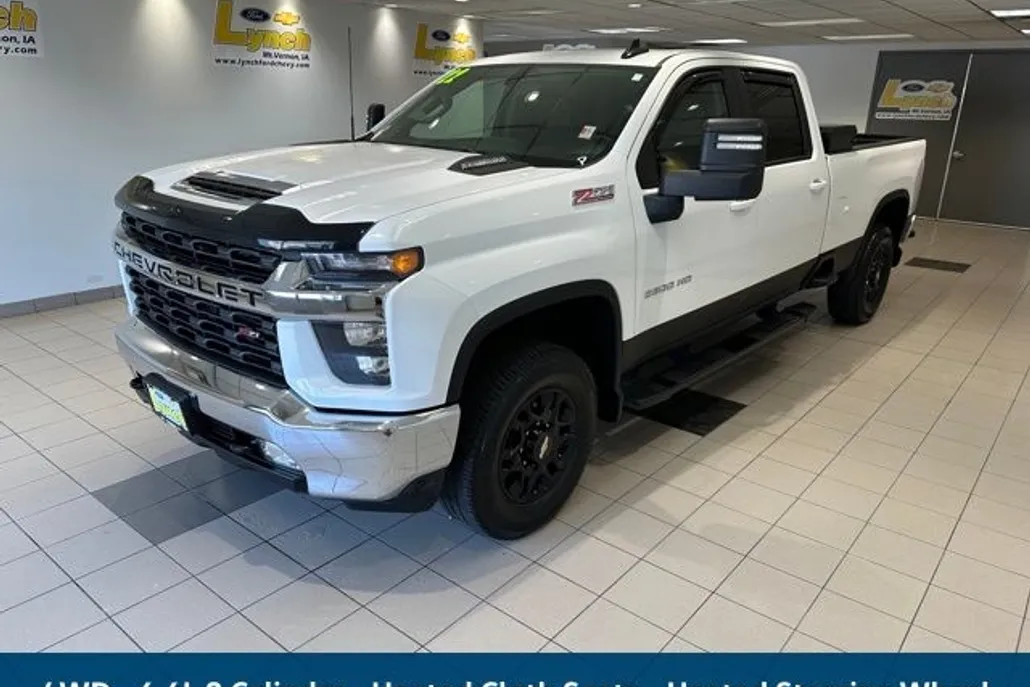 2022 Chevrolet Silverado LT photo 1