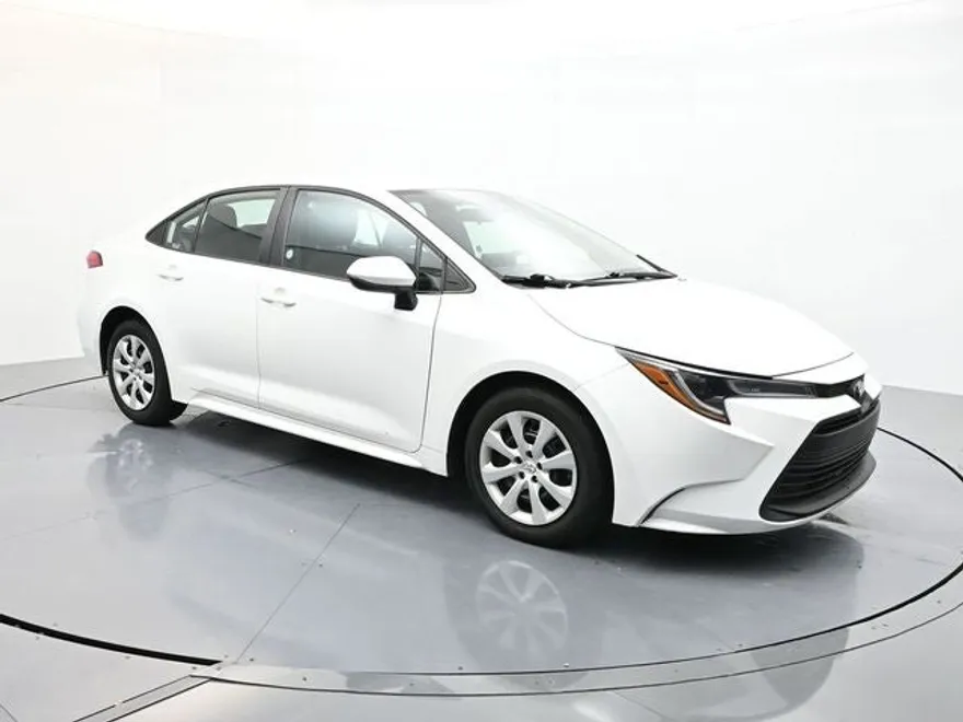 2024 Toyota Corolla LE photo 1