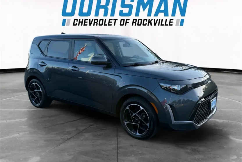 2023 Kia Soul EX photo 1