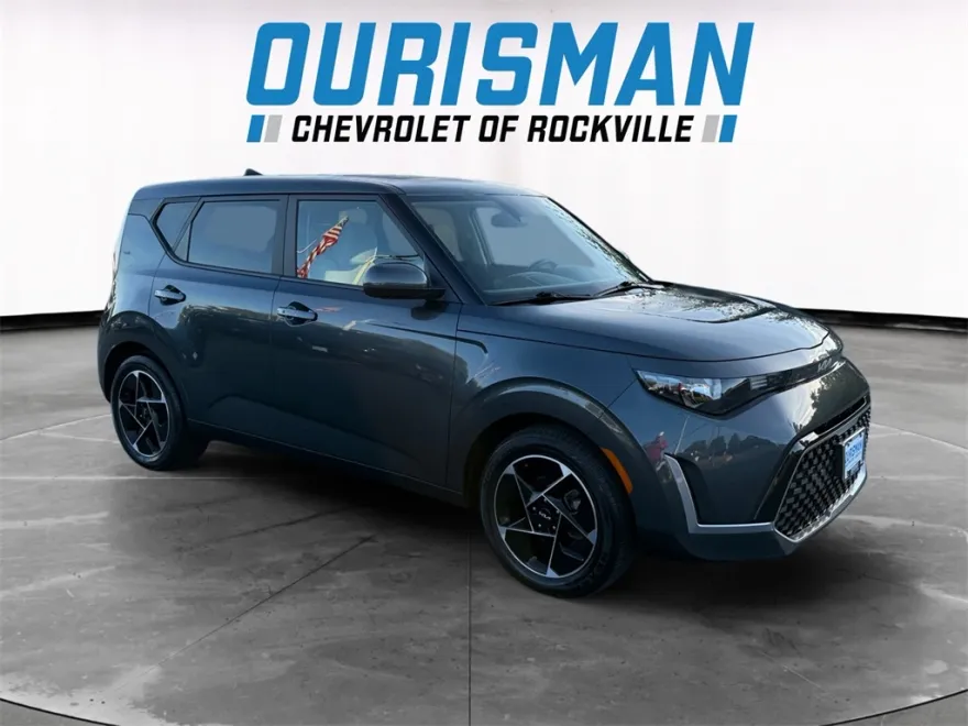 2023 Kia Soul EX photo 1