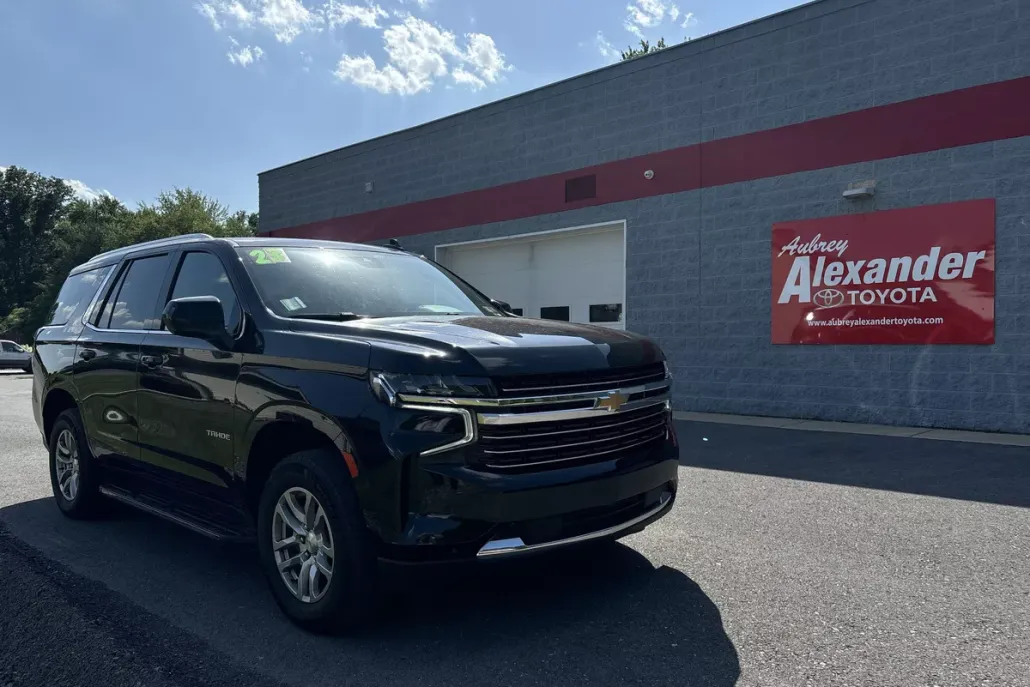 2023 Chevrolet Tahoe LT photo 1