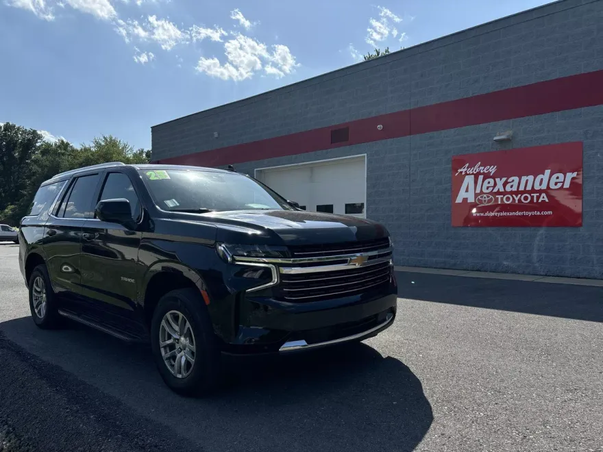 2023 Chevrolet Tahoe LT photo 1