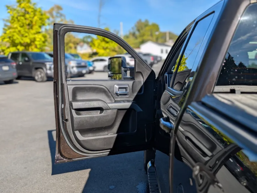 2018 Chevrolet Silverado 2500HD LT photo 1