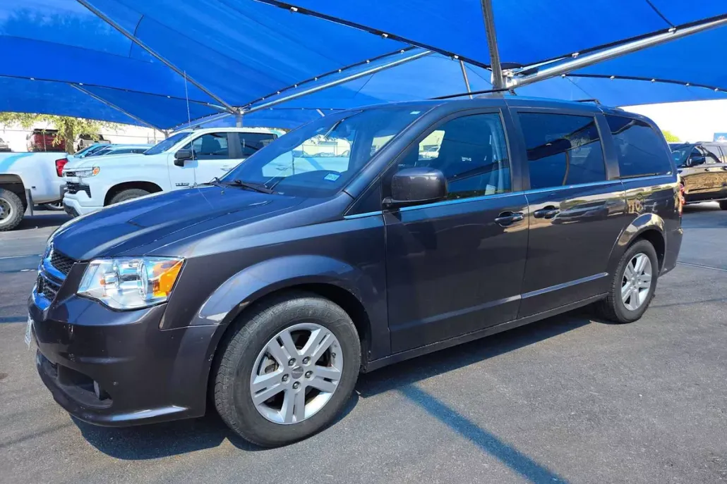 2019 Dodge Grand Caravan SXT photo 1