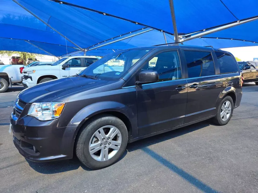 2019 Dodge Grand Caravan SXT photo 1