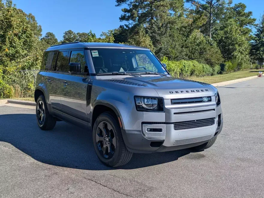 2023 Land Rover Defender SE photo 1