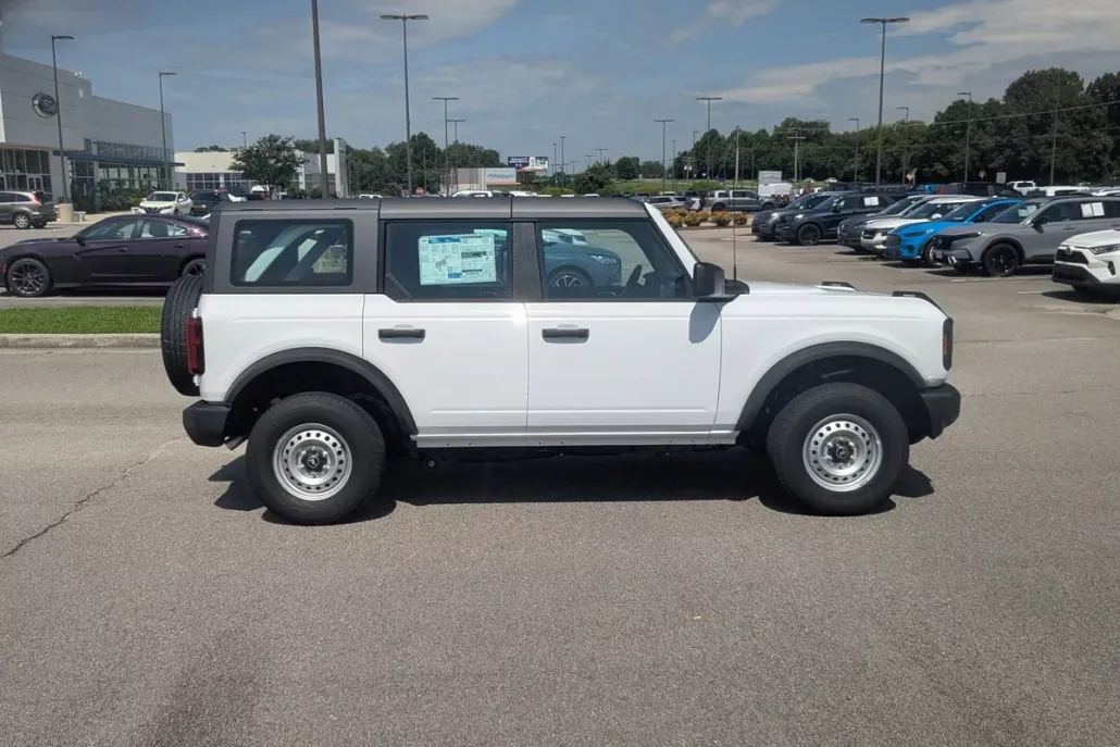 2025 Ford Bronco Base photo 1
