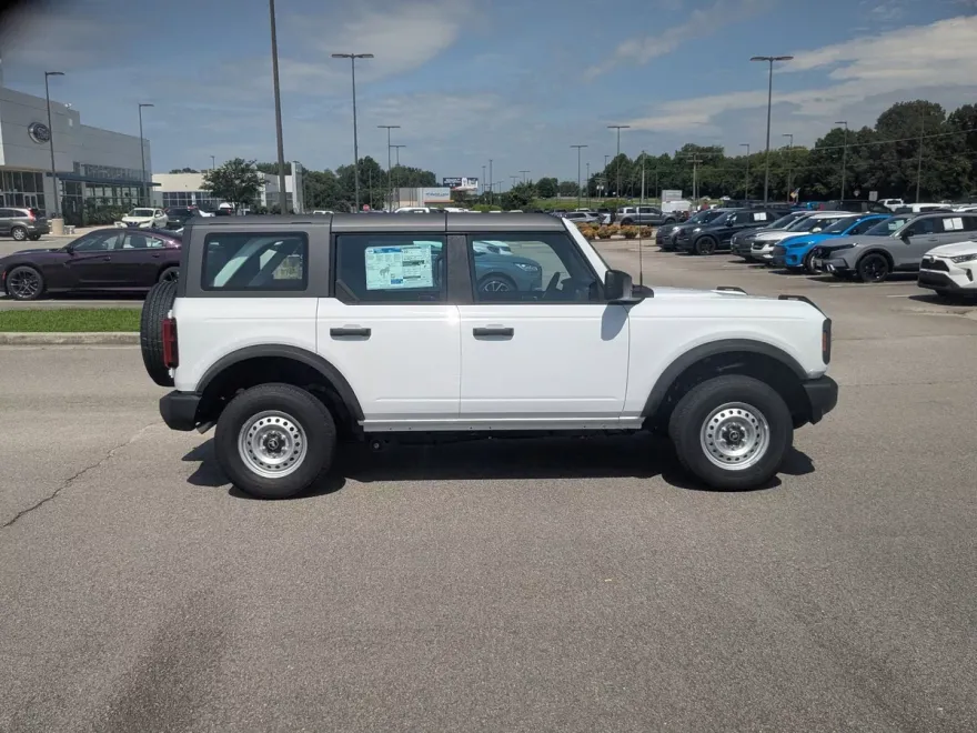 2025 Ford Bronco Base photo 1