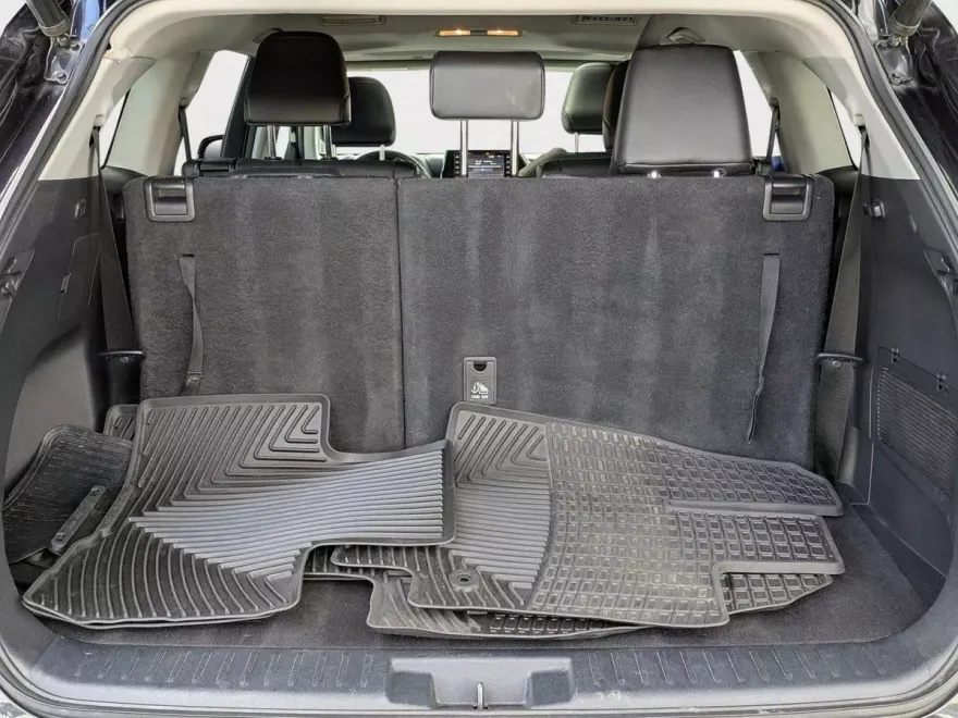 2020 Toyota Highlander XLE photo 1