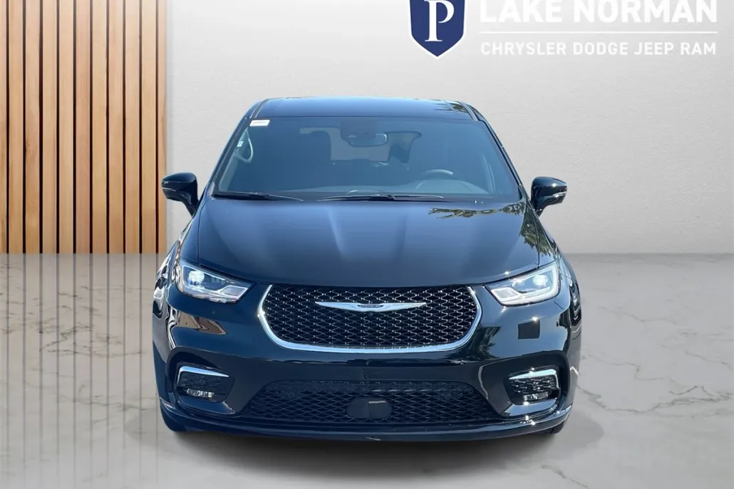 2026 Chrysler Pacifica photo 1