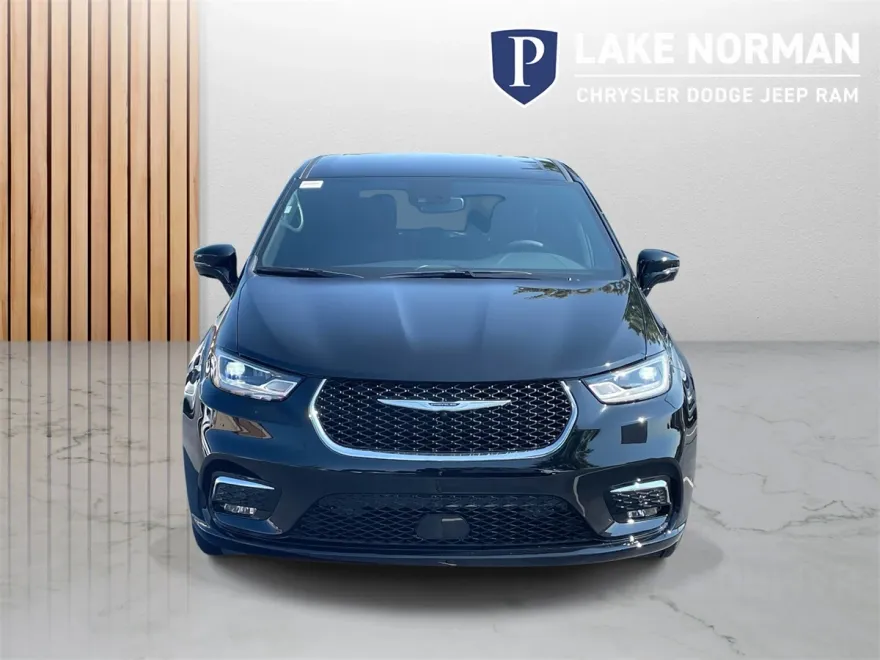 2026 Chrysler Pacifica photo 1