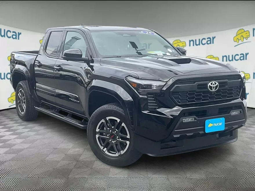 2025 Toyota Tacoma TRD Sport photo 1