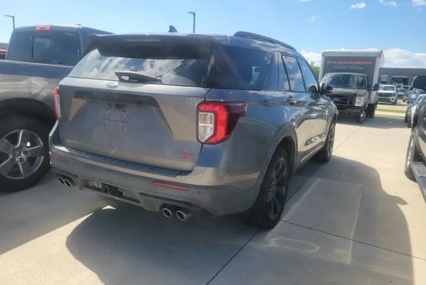 2021 Ford Explorer ST photo 1