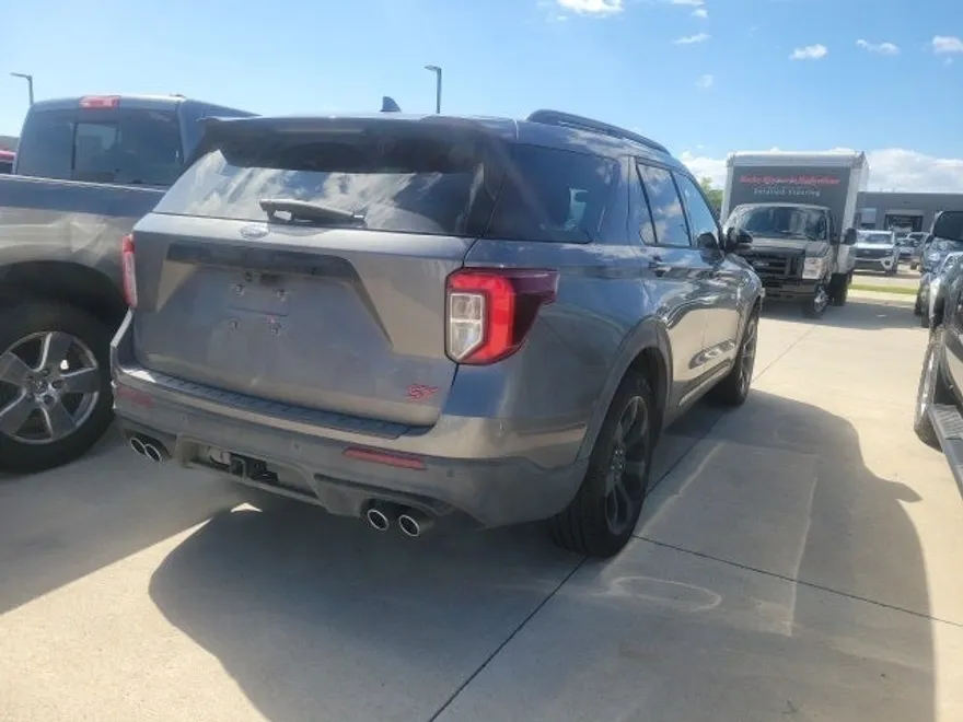 2021 Ford Explorer ST photo 1