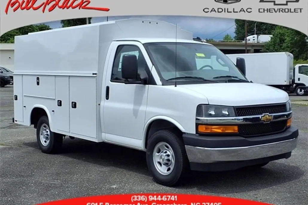2025 Chevrolet Express Cutaway 3500 photo 1