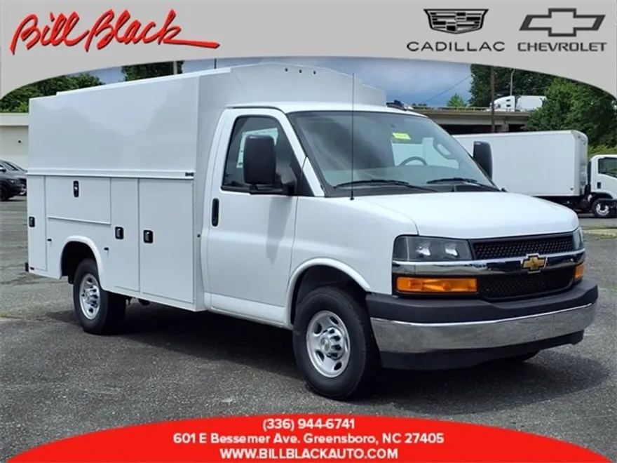 2025 Chevrolet Express Cutaway 3500 photo 1