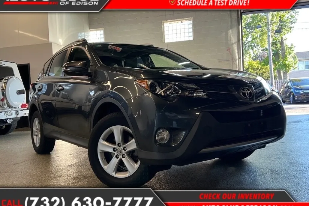 2013 Toyota RAV4 XLE photo 1