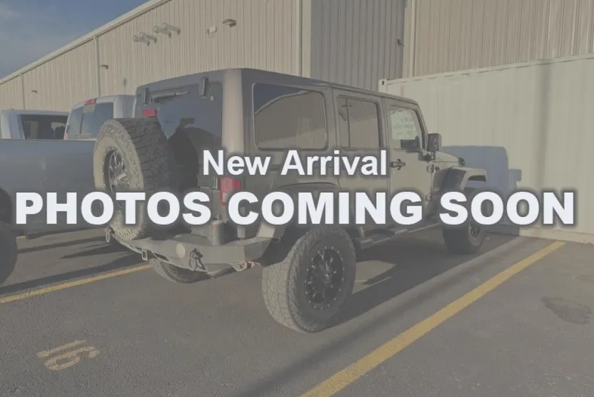 2014 Jeep Wrangler Unlimited Sahara photo 1