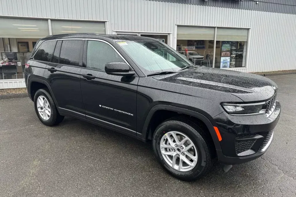 2025 Jeep Grand Cherokee Laredo photo 1