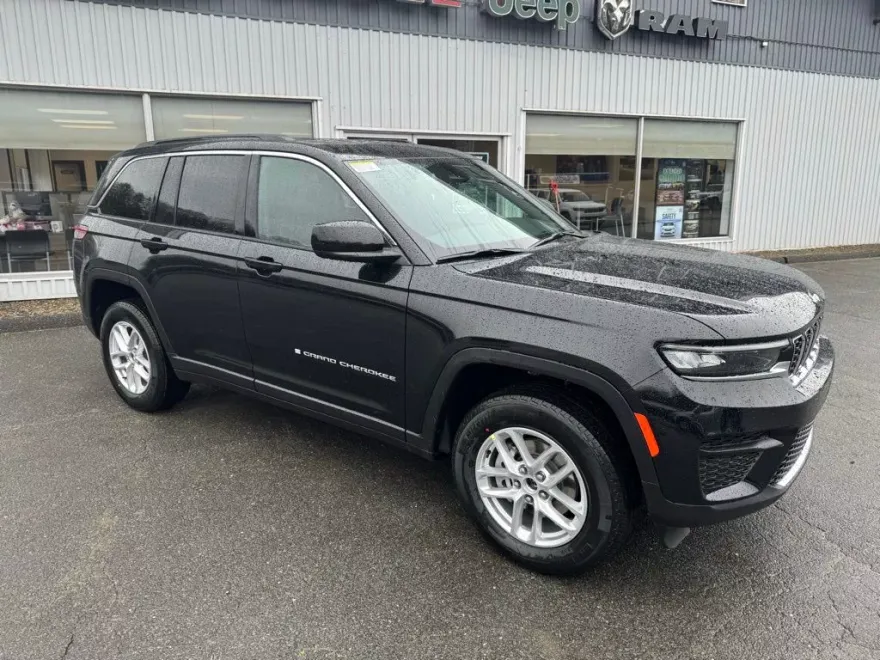 2025 Jeep Grand Cherokee Laredo photo 1